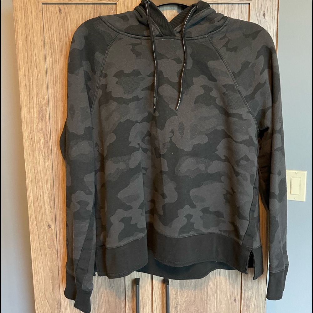 Calvin Klein Cropped Hoodie. Size M